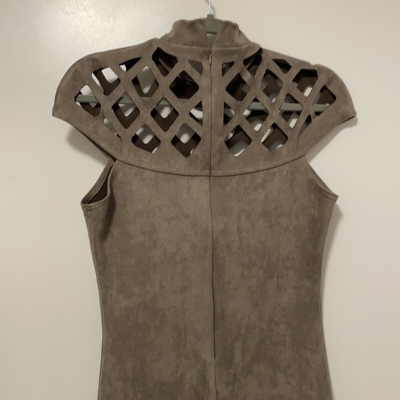 Mini dress with cutout neck - Picture 3 of 3